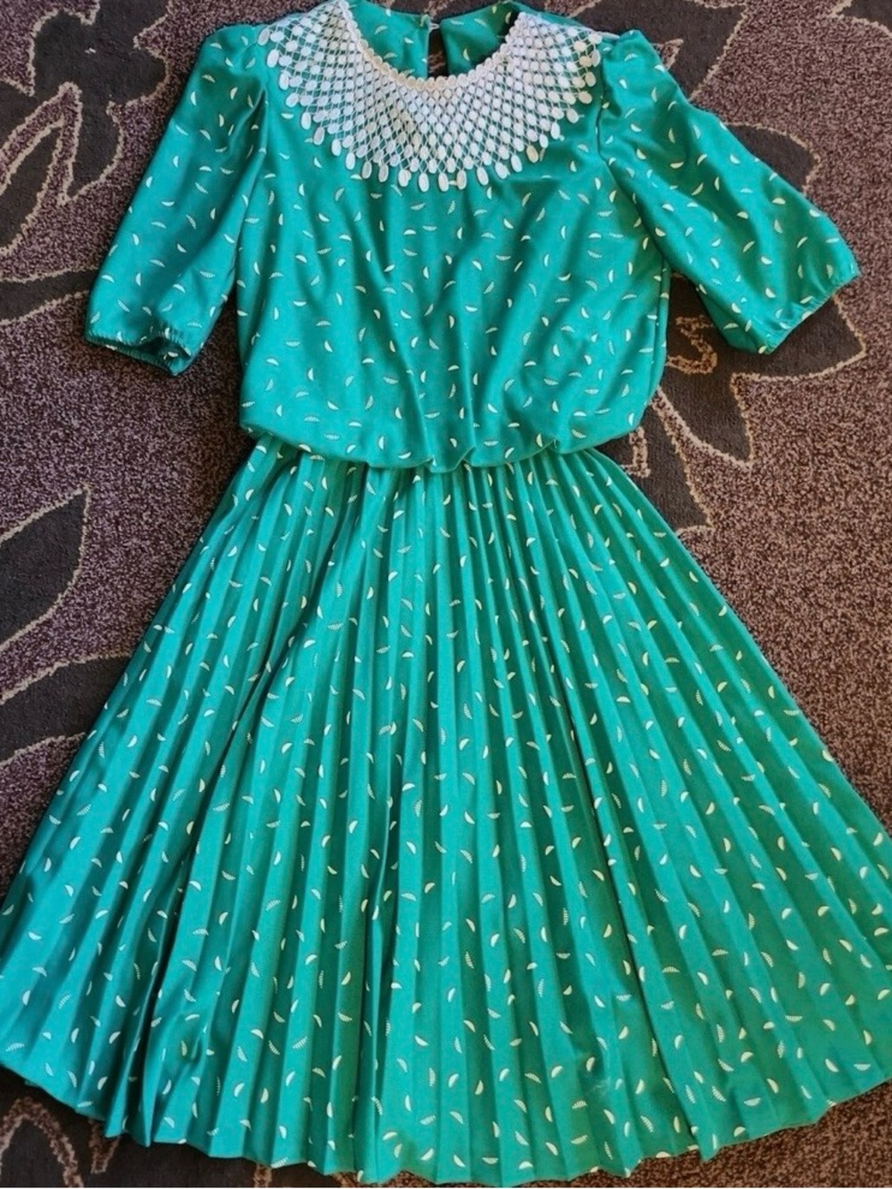 Kelly Green Vintage 80’s Midi Dress with White Crochet Neckline